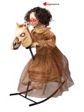 Fillette maudite sur cheval à bascule animé - 100cm