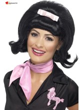 Perruque années 50's noir avec noeud rose Perruque années 50's noir avec noeud rose